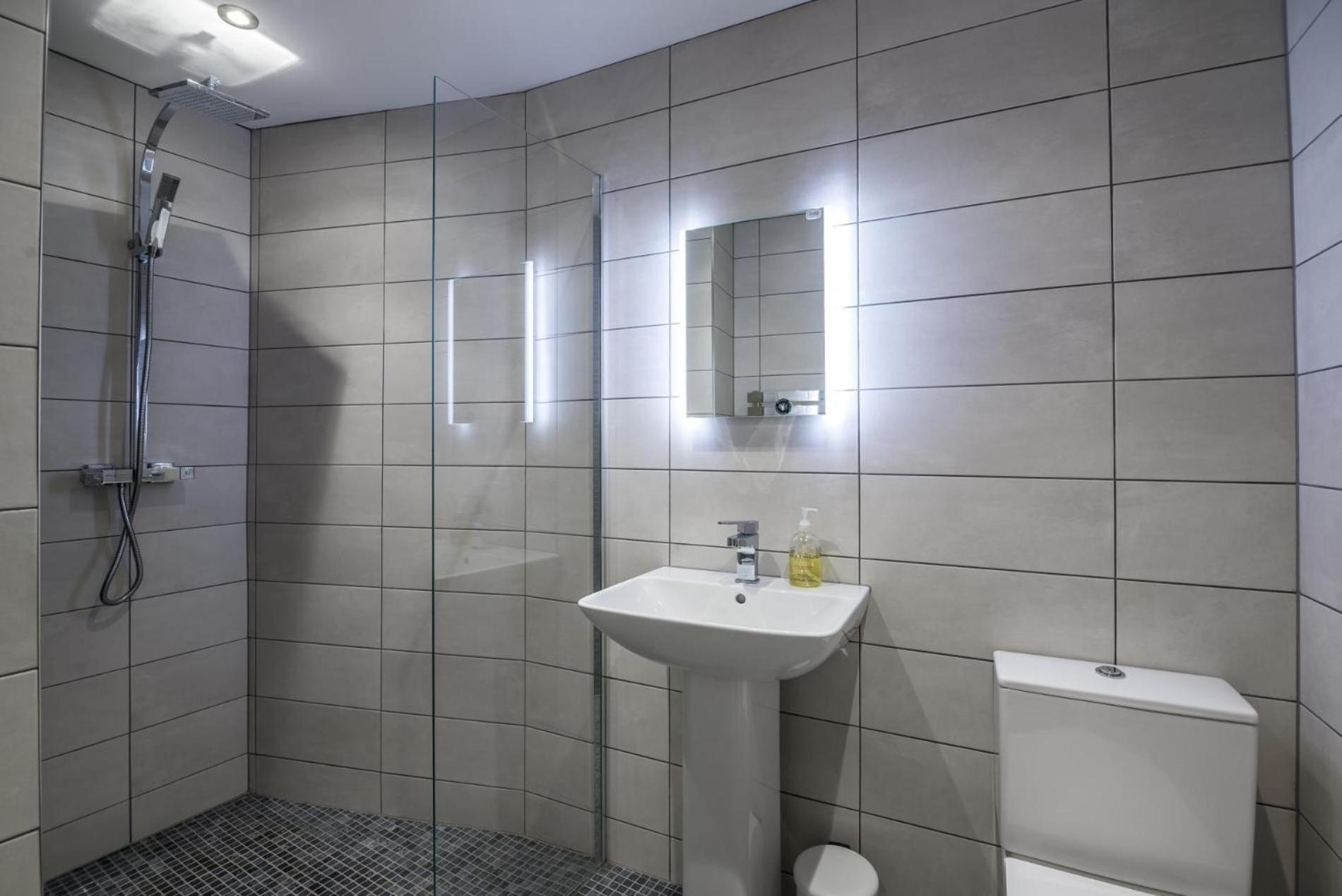 Sea Legs - 2 Bedroom Apartment - Тенби Екстериор снимка