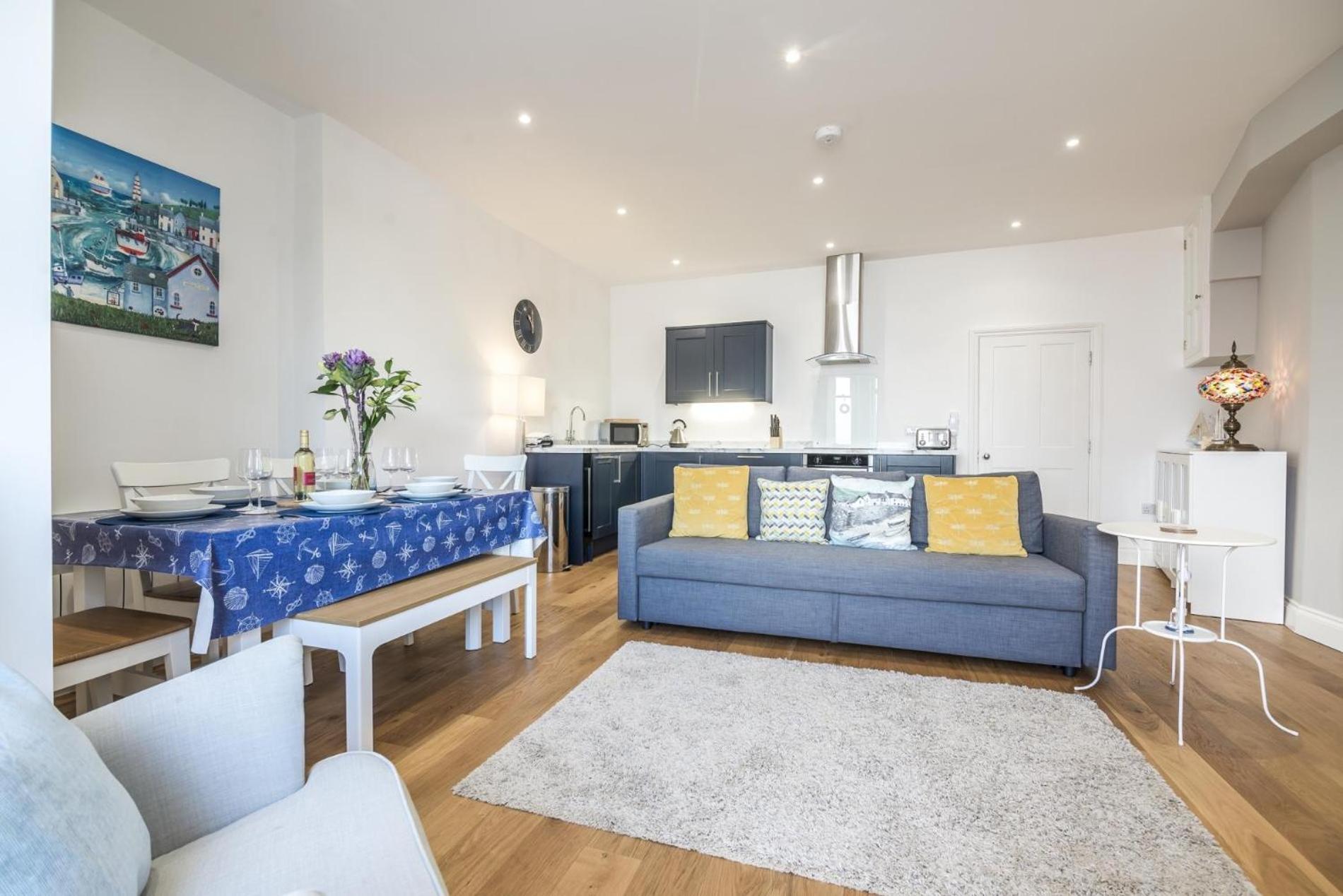 Sea Legs - 2 Bedroom Apartment - Тенби Екстериор снимка