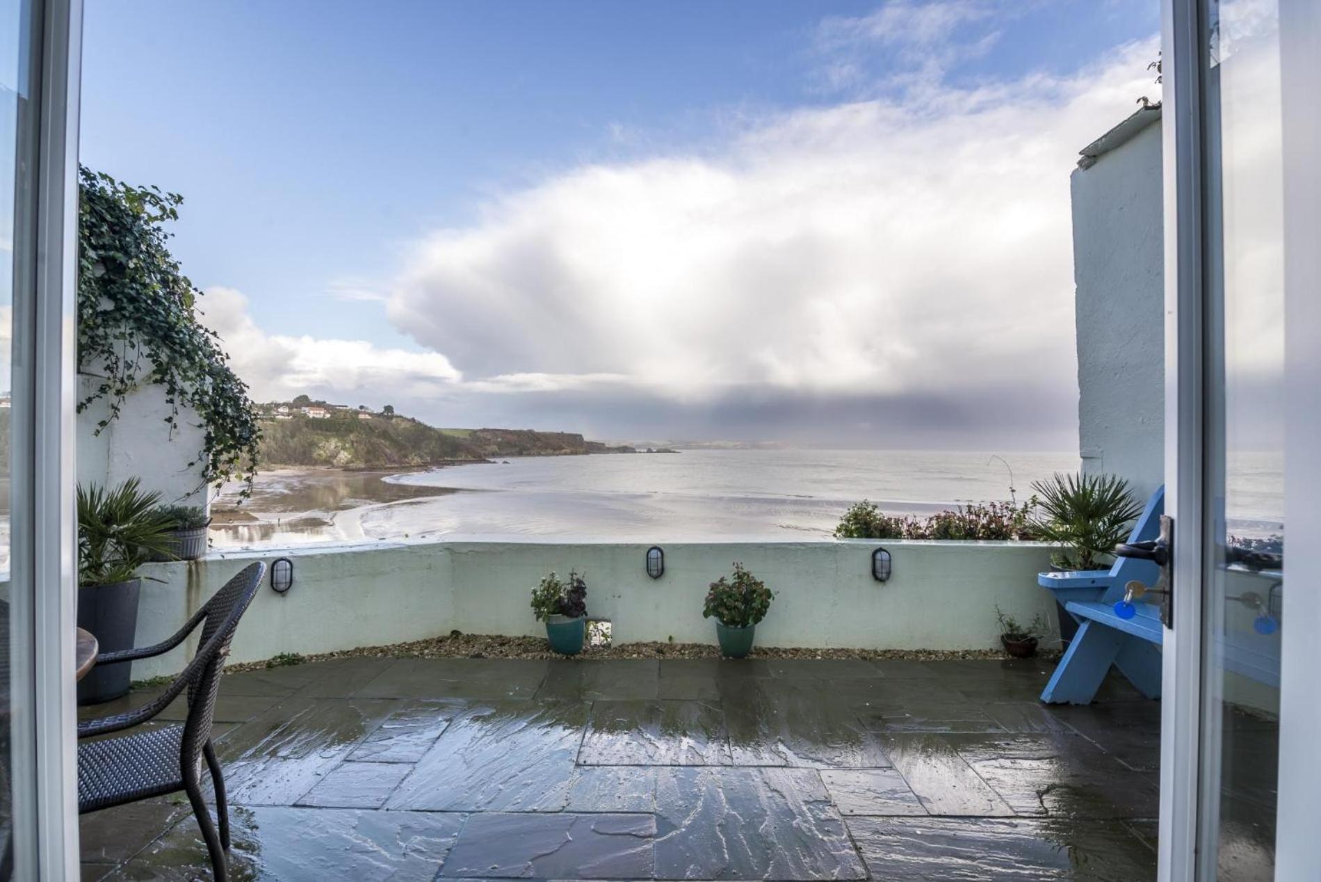 Sea Legs - 2 Bedroom Apartment - Тенби Екстериор снимка